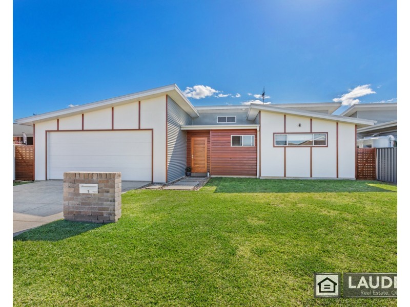 1 Flagtail Avenue, Old Bar NSW 2430
