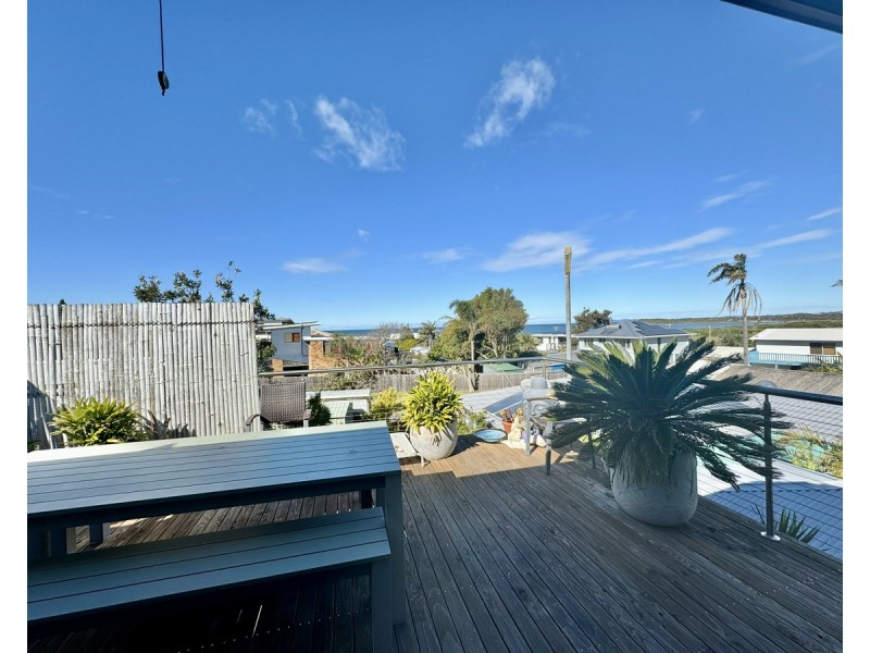 6 Pacific Street, Wallabi Point NSW 2430