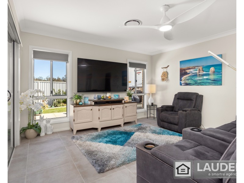 10 Moonagee Crescent, Old Bar NSW 2430