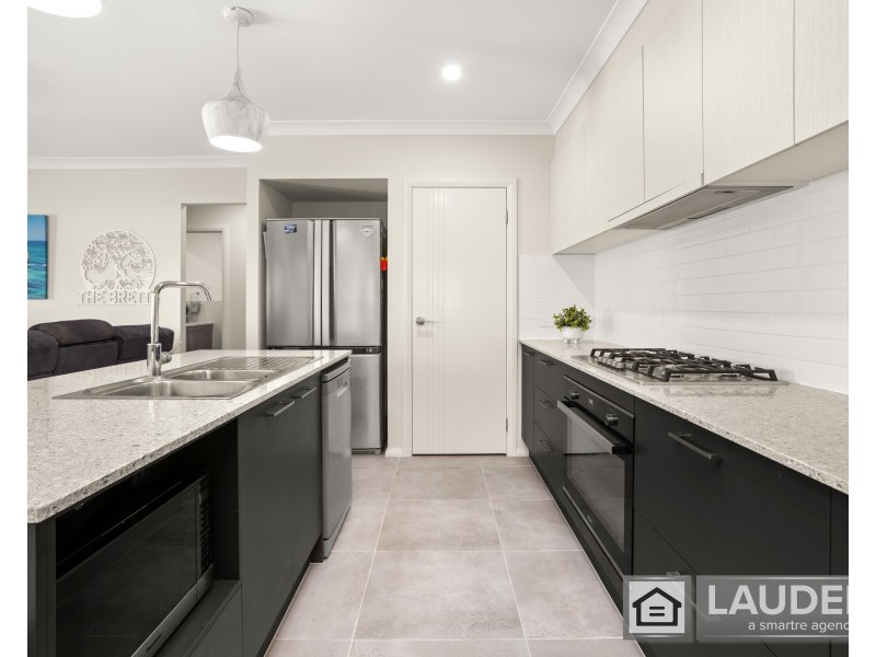 10 Moonagee Crescent, Old Bar NSW 2430