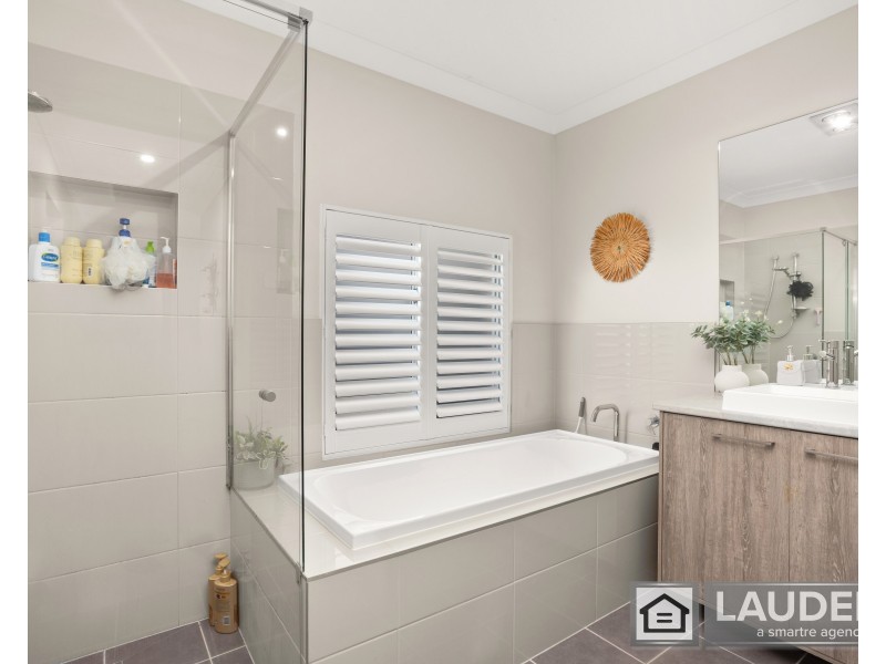 10 Moonagee Crescent, Old Bar NSW 2430