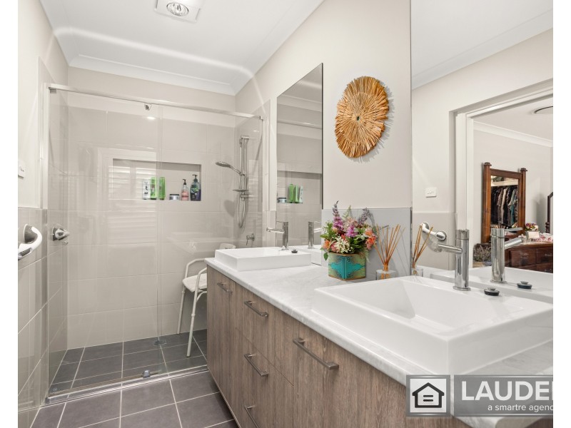 10 Moonagee Crescent, Old Bar NSW 2430