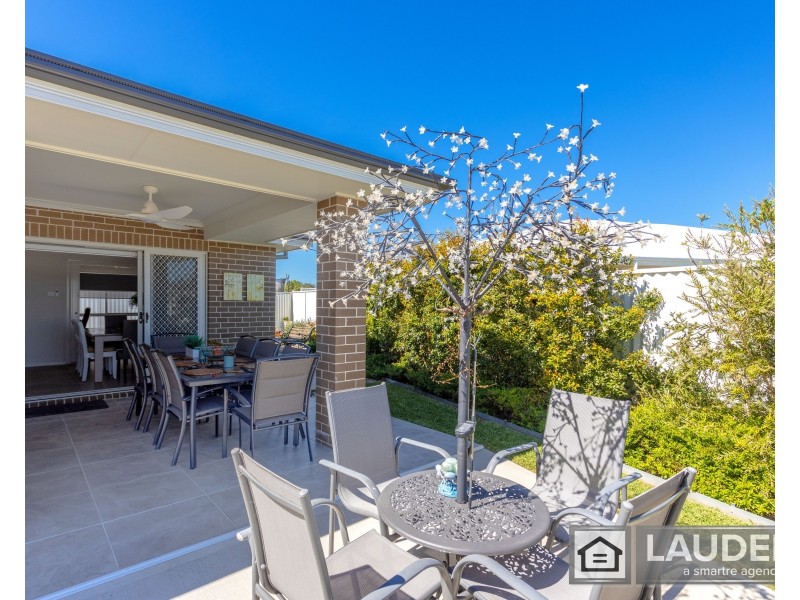 10 Moonagee Crescent, Old Bar NSW 2430