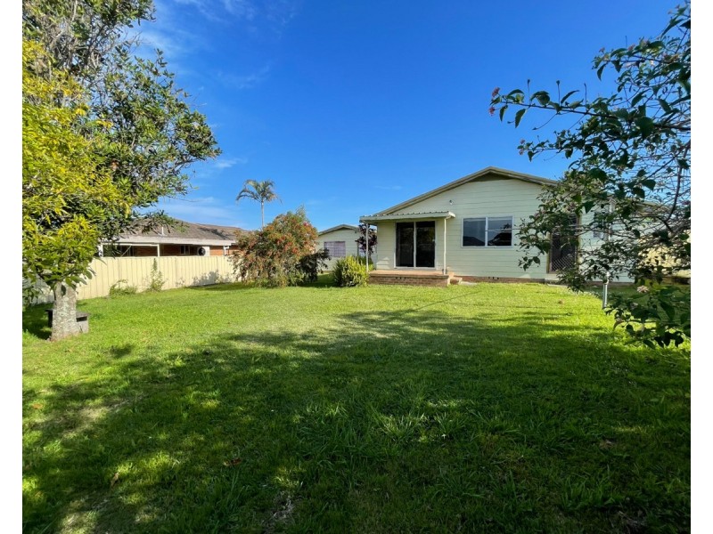 93 Old Bar Road, Old Bar NSW 2430