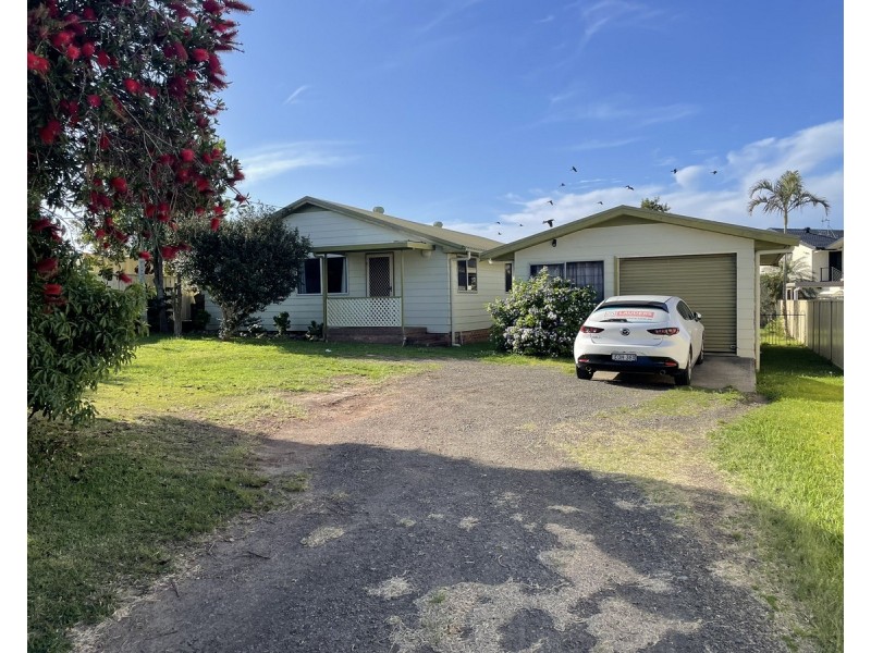 93 Old Bar Road, Old Bar NSW 2430