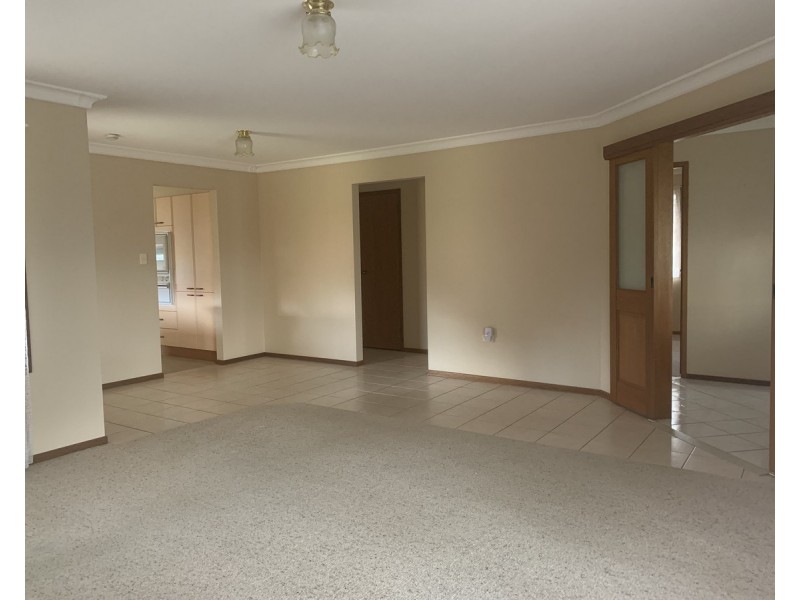 25 Joel Drive, Old Bar NSW 2430