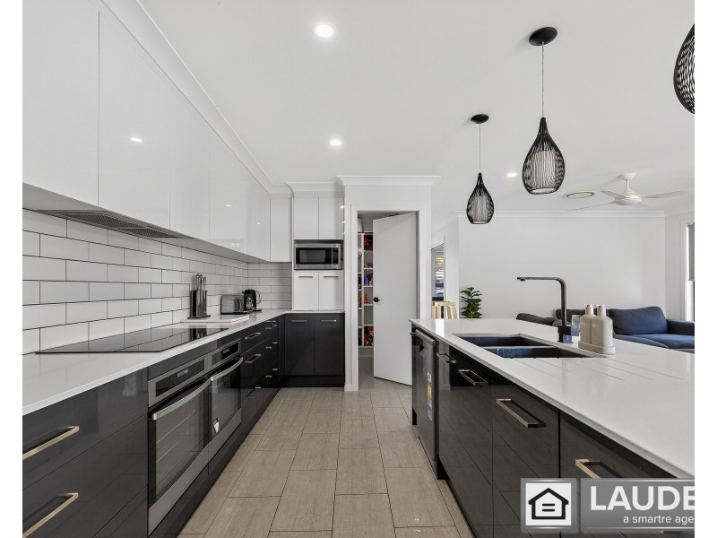 64 Albatross Way, Old Bar NSW 2430