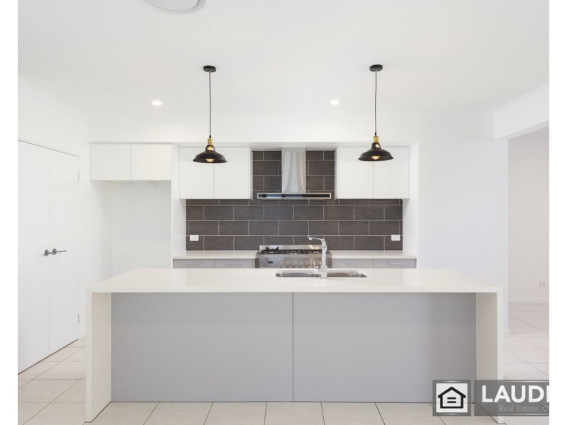 8 Viewmont Way, Old Bar NSW 2430