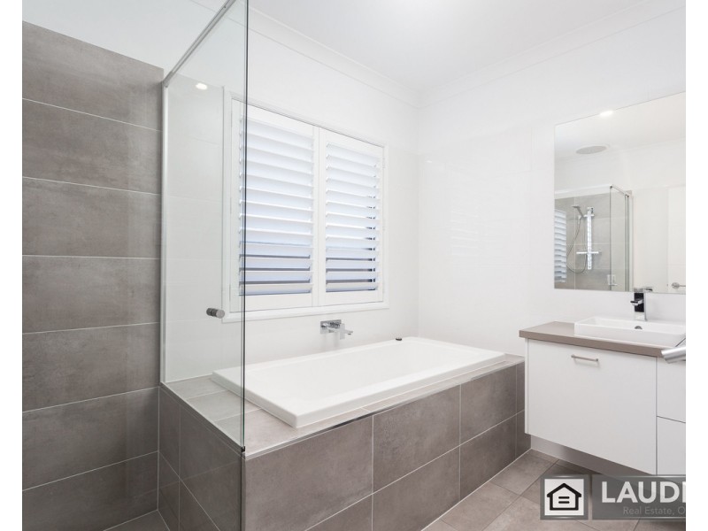 8 Viewmont Way, Old Bar NSW 2430