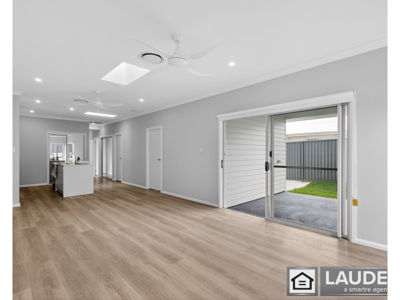 1/18 Cubbaroo Street, Old Bar NSW 2430