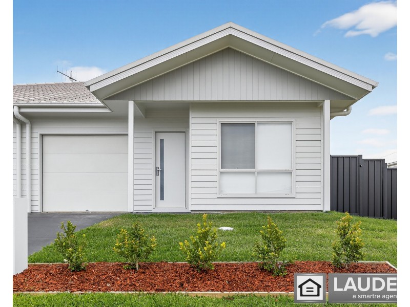 2/18 Cubbaroo Street, Old Bar NSW 2430