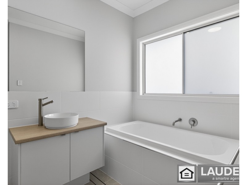 2/18 Cubbaroo Street, Old Bar NSW 2430