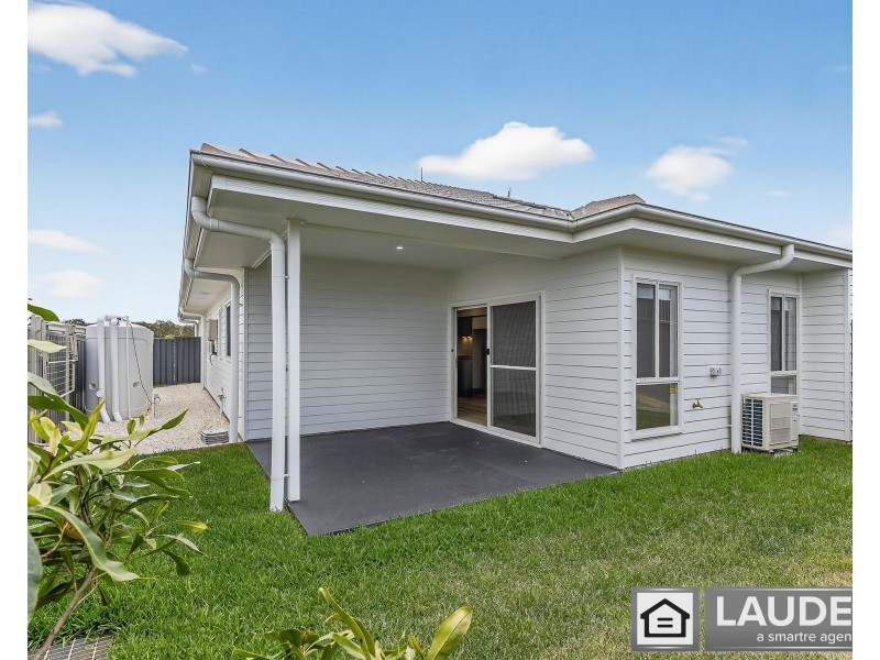 2/18 Cubbaroo Street, Old Bar NSW 2430