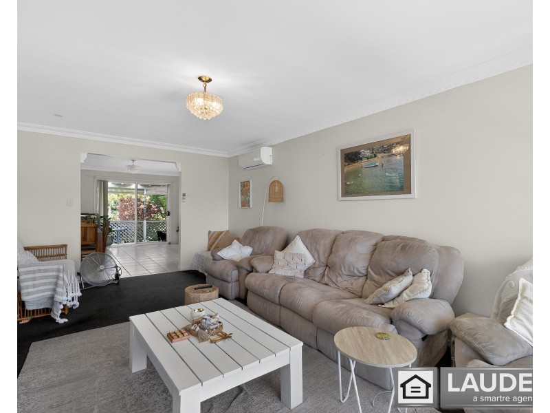 8 Snoewood Street, Old Bar NSW 2430