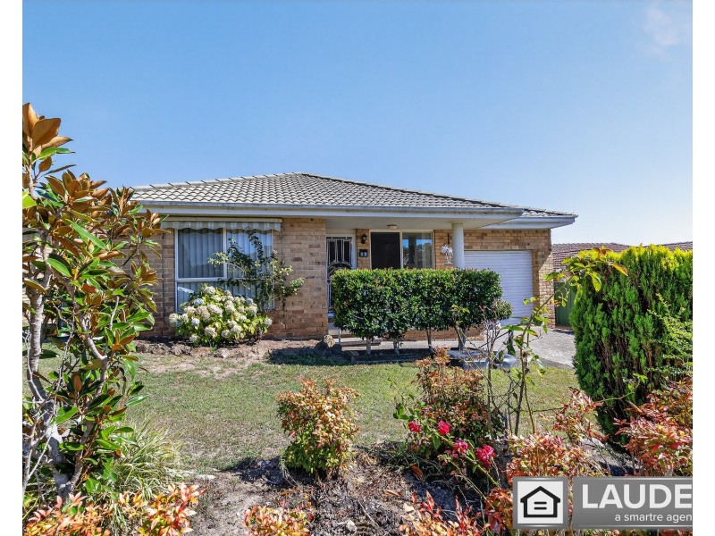 8 Snoewood Street, Old Bar NSW 2430