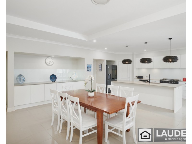 1 Kadungle Close, Wallabi Point NSW 2430