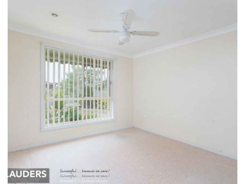 8 Snoewood Street, Old Bar NSW 2430