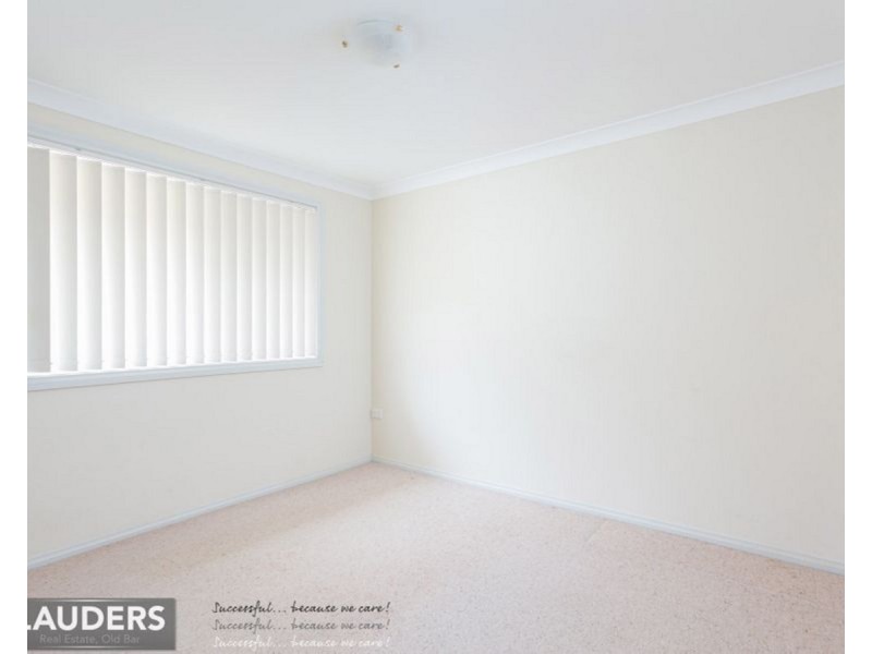 8 Snoewood Street, Old Bar NSW 2430