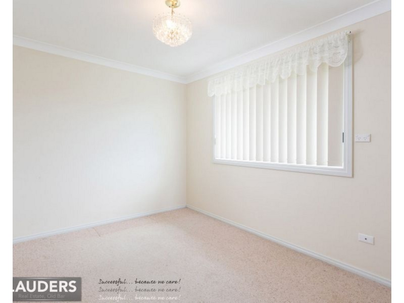 8 Snoewood Street, Old Bar NSW 2430