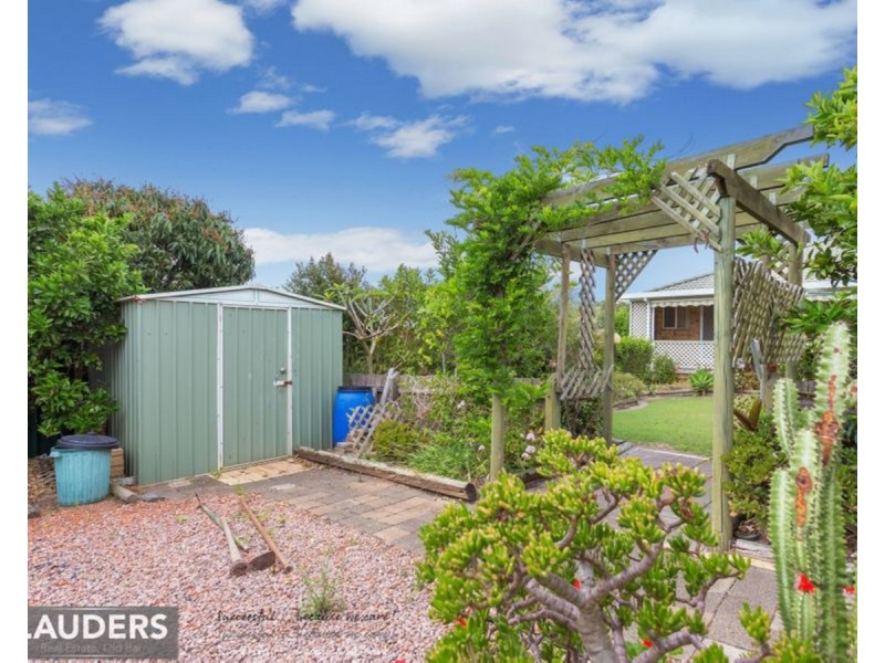 8 Snoewood Street, Old Bar NSW 2430