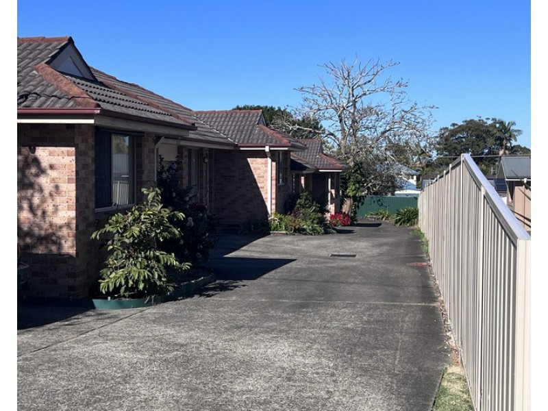 4/10 Connell Street, Old Bar NSW 2430