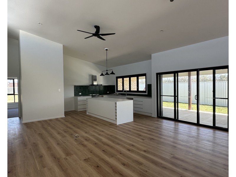 3b Retreat Close, Old Bar NSW 2430