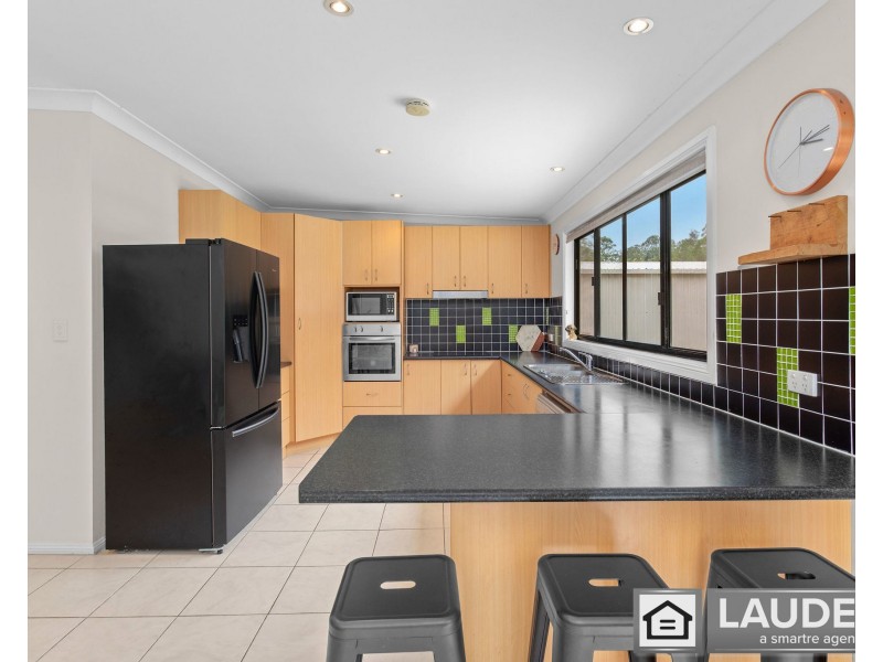11 Kolinda Drive, Old Bar NSW 2430