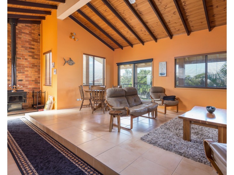 9 Lewis Street, Old Bar NSW 2430