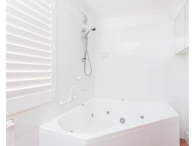 9 Lewis Street, Old Bar NSW 2430