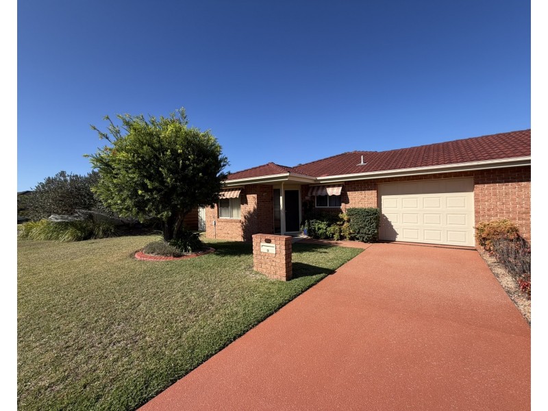 2/9 Mistral Place, Old Bar NSW 2430