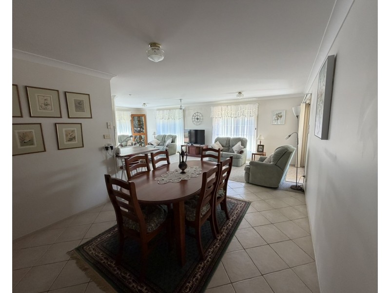 2/9 Mistral Place, Old Bar NSW 2430