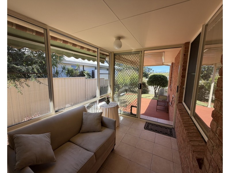 2/9 Mistral Place, Old Bar NSW 2430