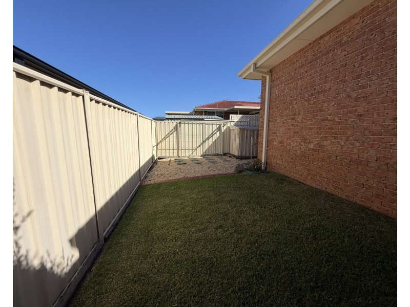 2/9 Mistral Place, Old Bar NSW 2430