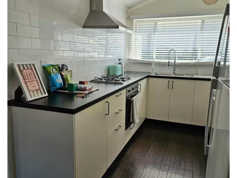 36 Old Bar Road, Old Bar NSW 2430