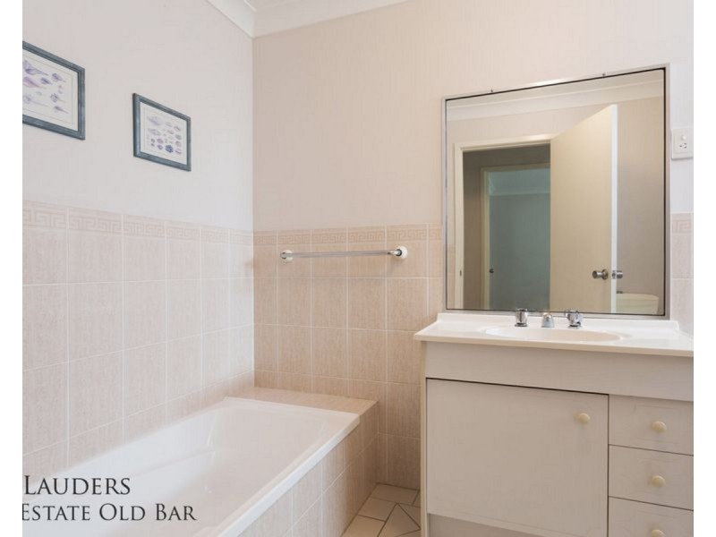 4/26 Old Bar Road, Old Bar NSW 2430