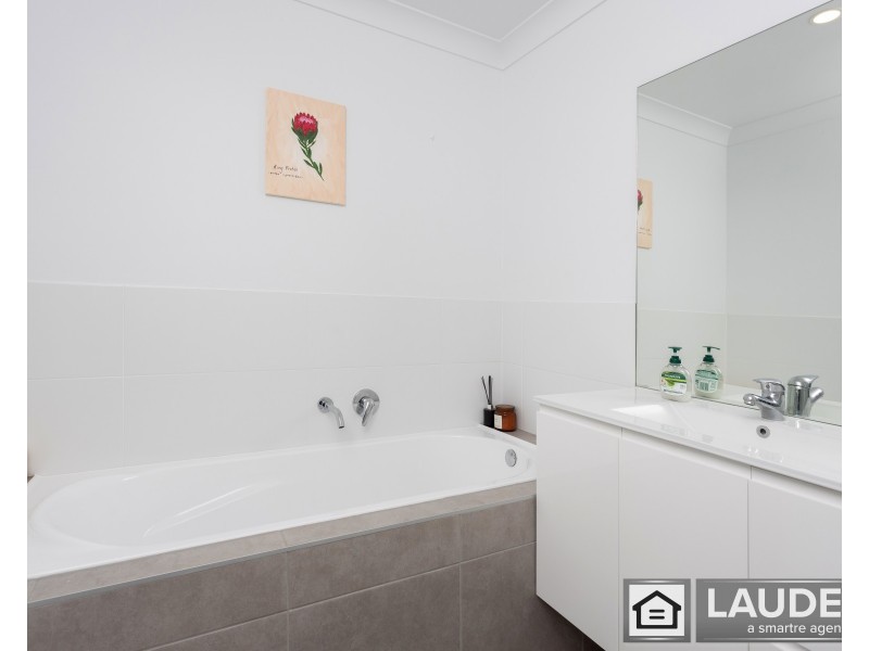 2 Auvergne Way, Old Bar NSW 2430