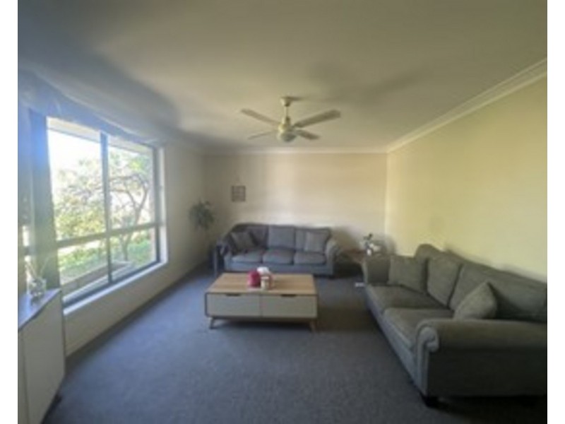 2/3 Ivy Crescent, Old Bar NSW 2430