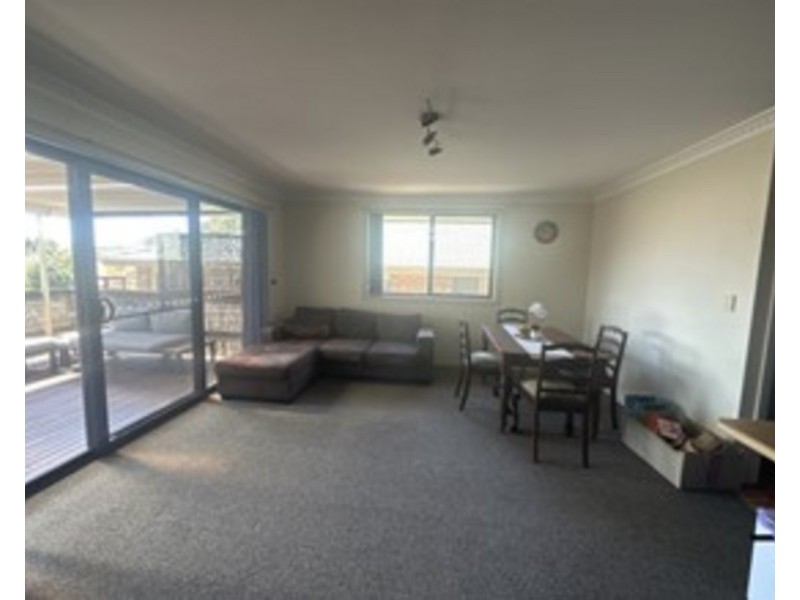 2/3 Ivy Crescent, Old Bar NSW 2430