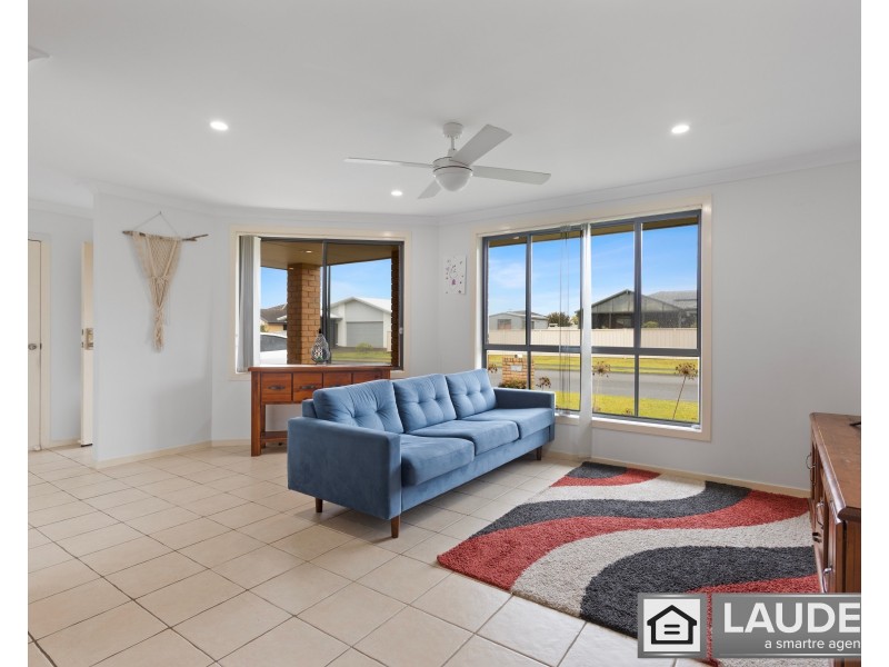 17 Flagtail Avenue, Old Bar NSW 2430