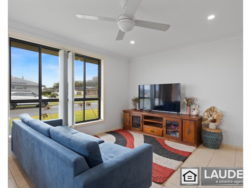 17 Flagtail Avenue, Old Bar NSW 2430