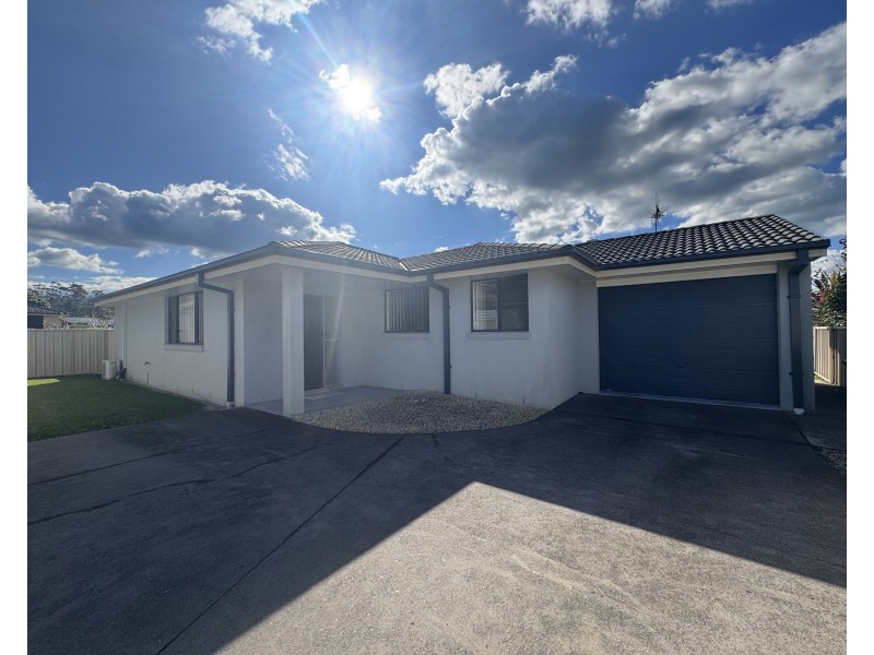 2/3 Albatross Way, Old Bar NSW 2430