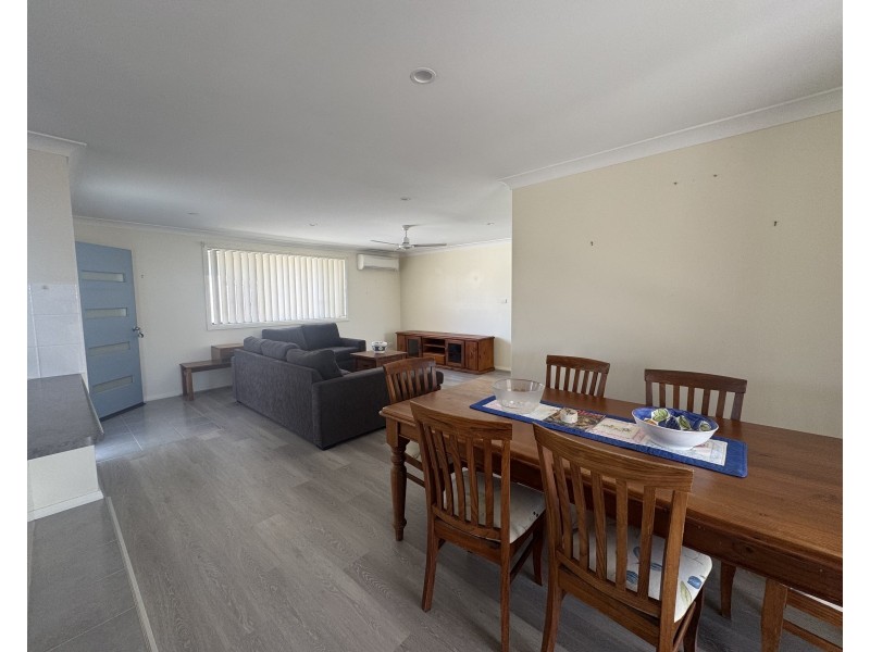 2/3 Albatross Way, Old Bar NSW 2430