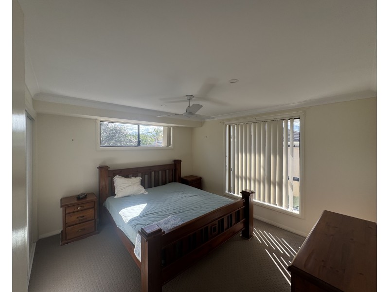2/3 Albatross Way, Old Bar NSW 2430