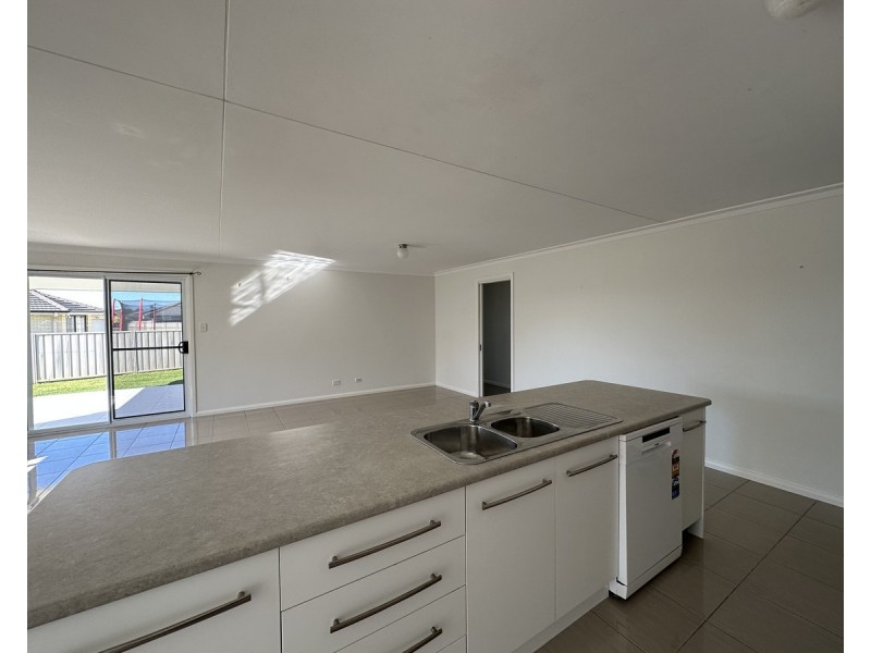 33 Bluehaven Drive, Old Bar NSW 2430