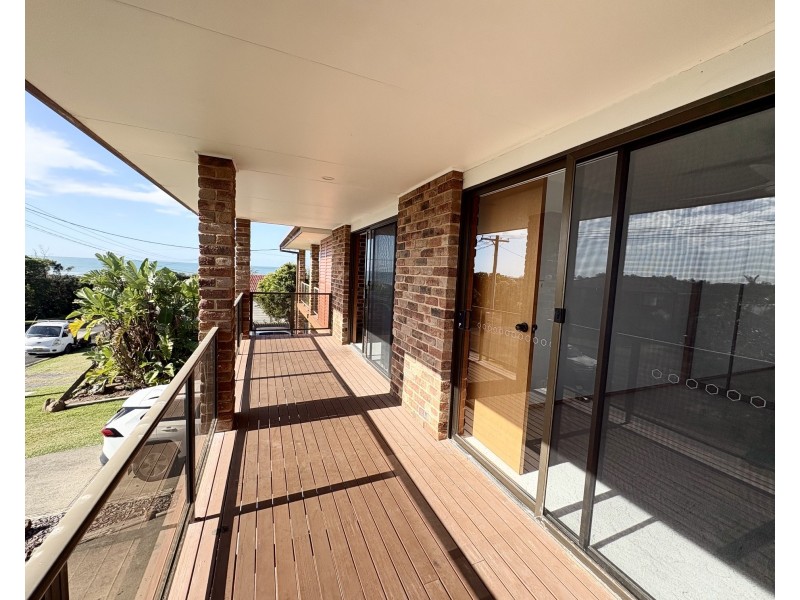 2/2 Beach Street, Wallabi Point NSW 2430