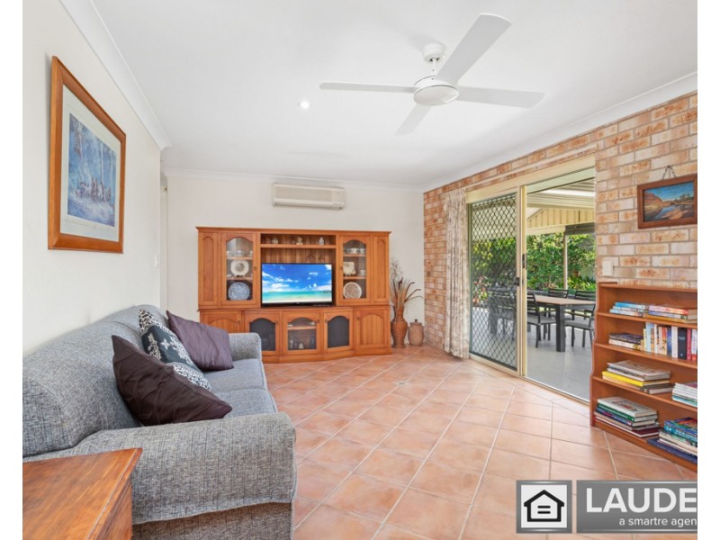 6 Newlan Court, Old Bar NSW 2430