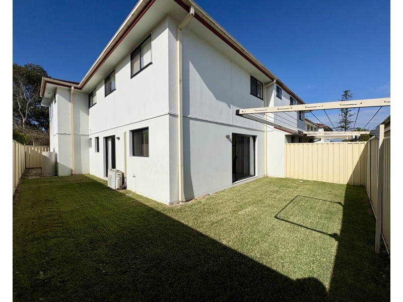 4/1 Connell Street, Old Bar NSW 2430
