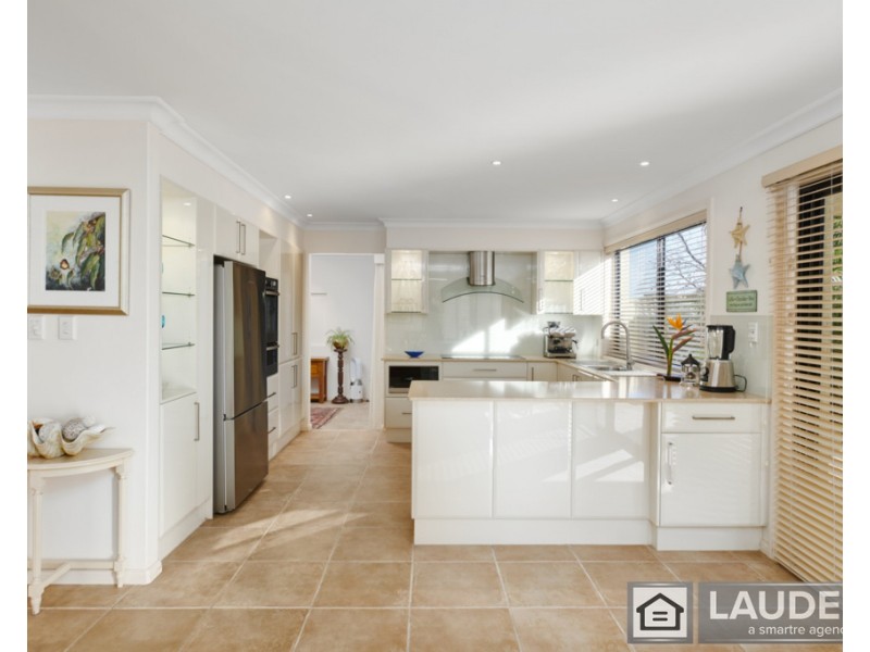 35 Pryor Crescent, Old Bar NSW 2430