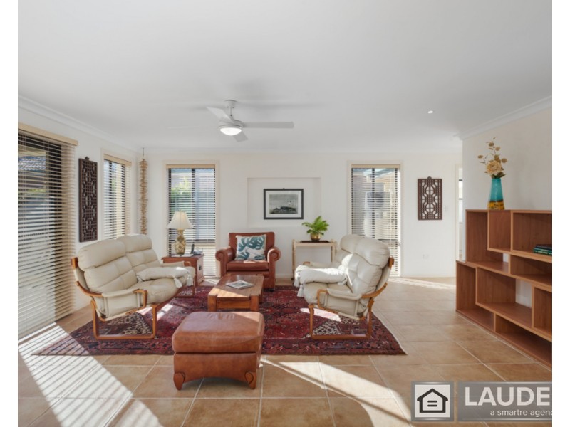 35 Pryor Crescent, Old Bar NSW 2430