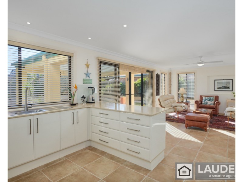 35 Pryor Crescent, Old Bar NSW 2430
